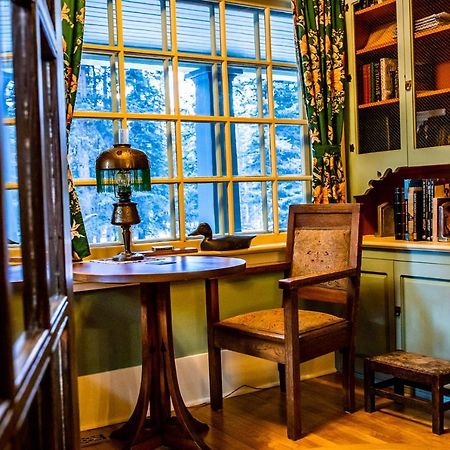 The Craftsman House Bed & Breakfast Bragg Creek Екстериор снимка