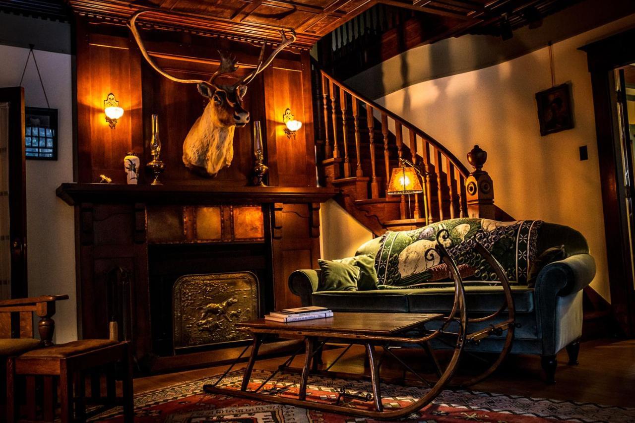 The Craftsman House Bed & Breakfast Bragg Creek Екстериор снимка