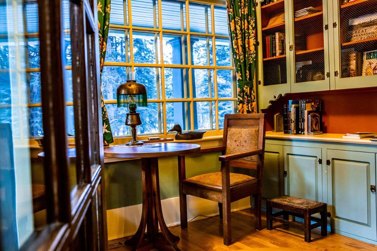 The Craftsman House Bed & Breakfast Bragg Creek Екстериор снимка