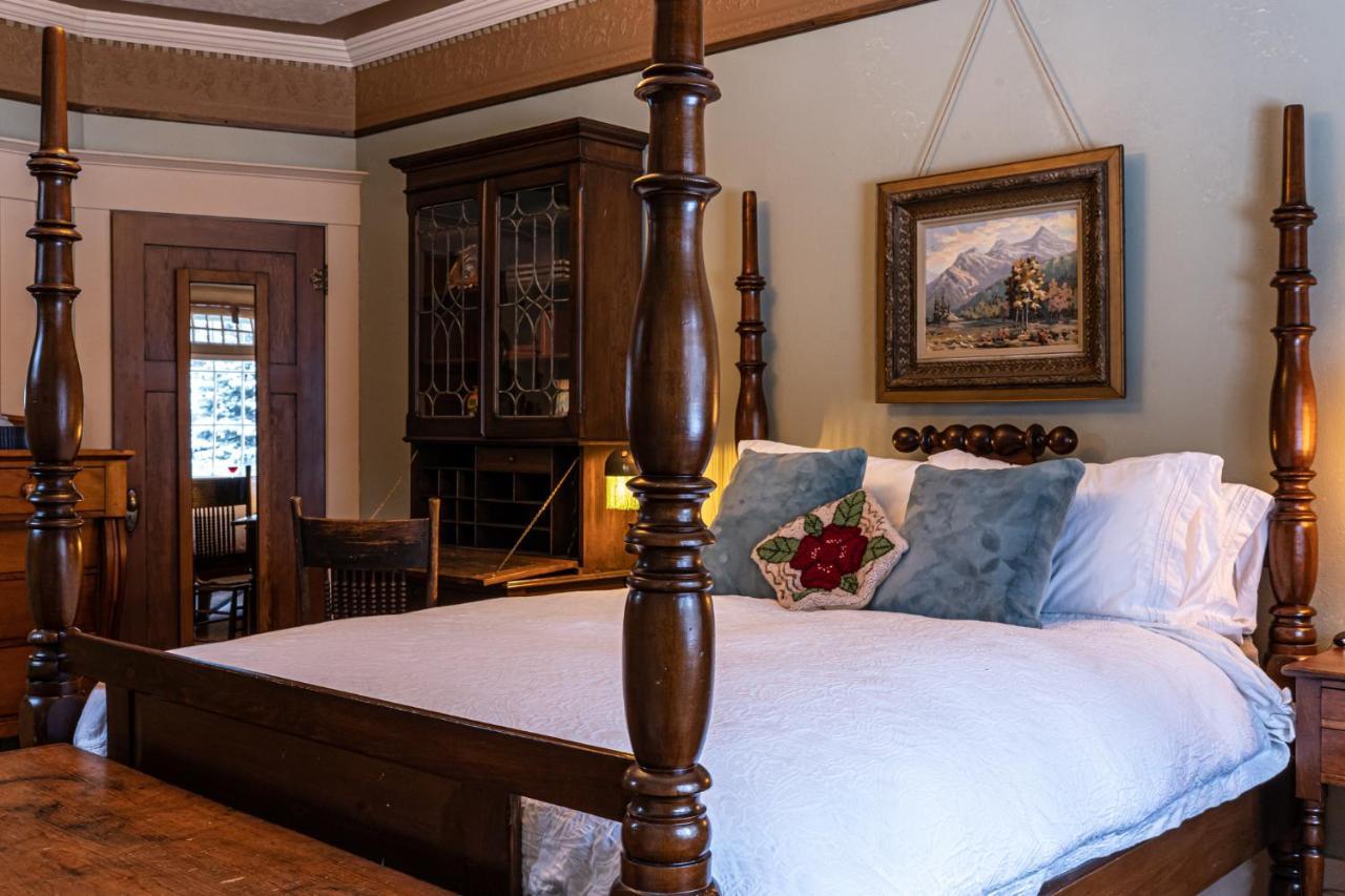 The Craftsman House Bed & Breakfast Bragg Creek Екстериор снимка