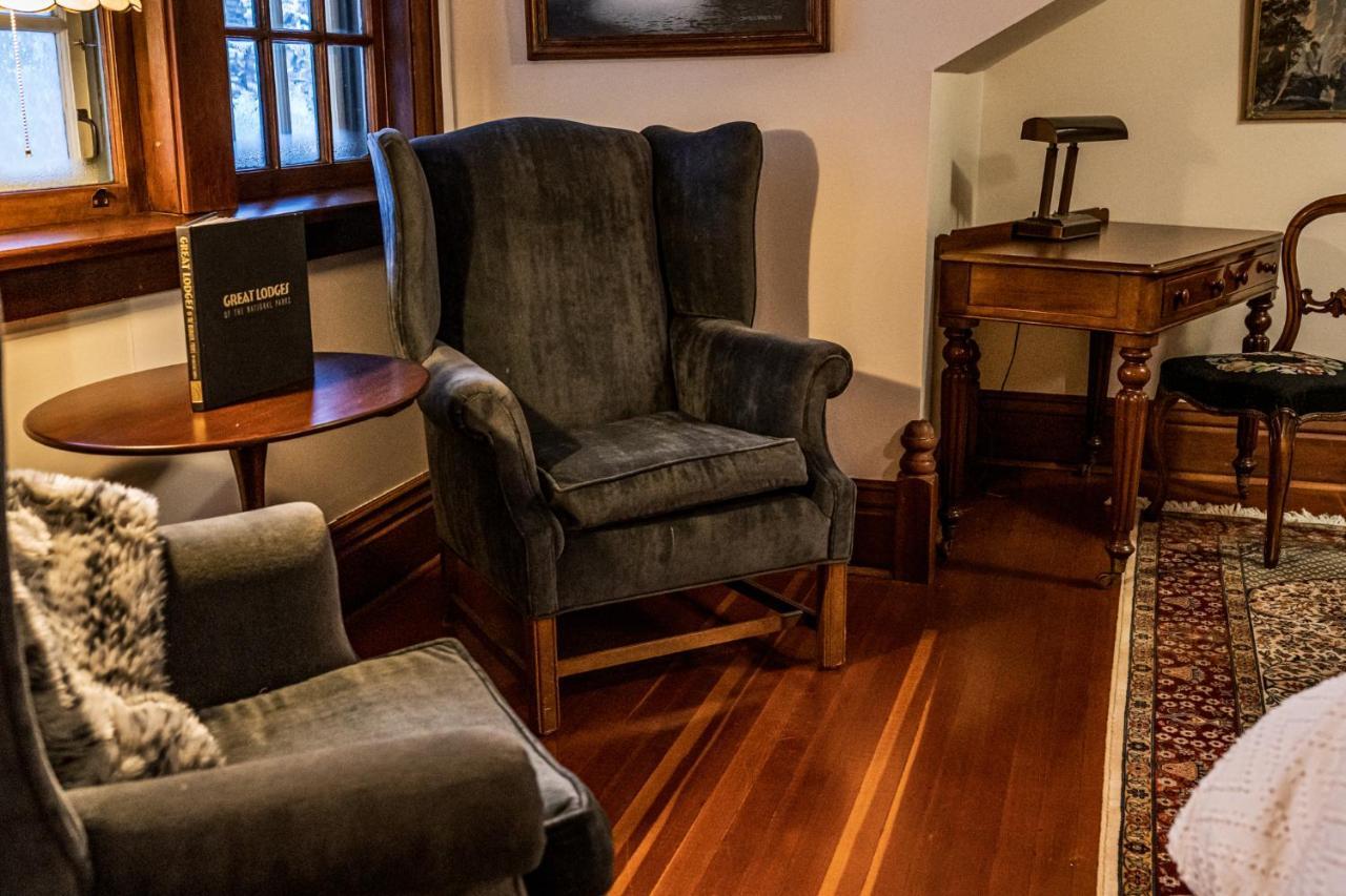 The Craftsman House Bed & Breakfast Bragg Creek Екстериор снимка