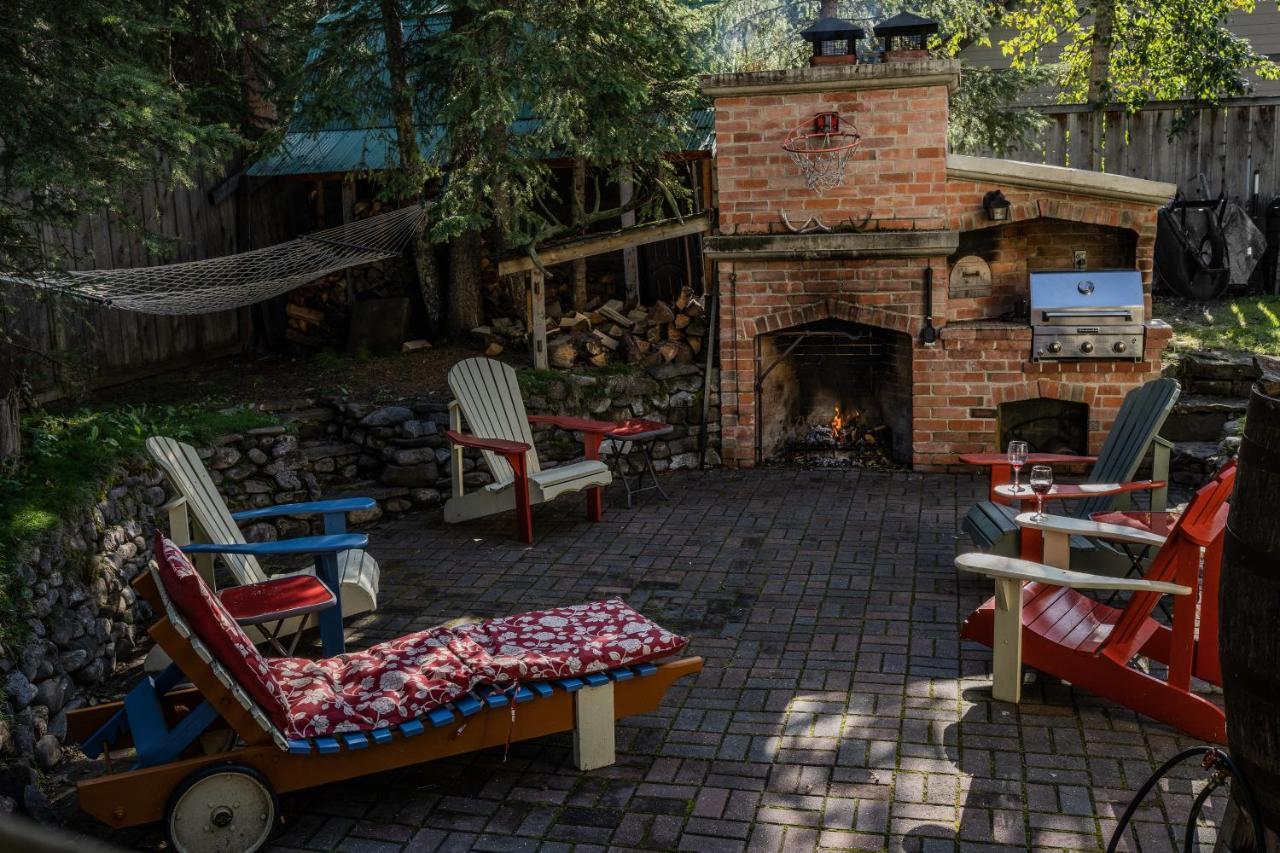 The Craftsman House Bed & Breakfast Bragg Creek Екстериор снимка